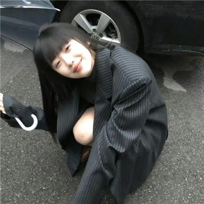 超模之女豪车代步炫富，评论区两极分化，前后半年持续发酵